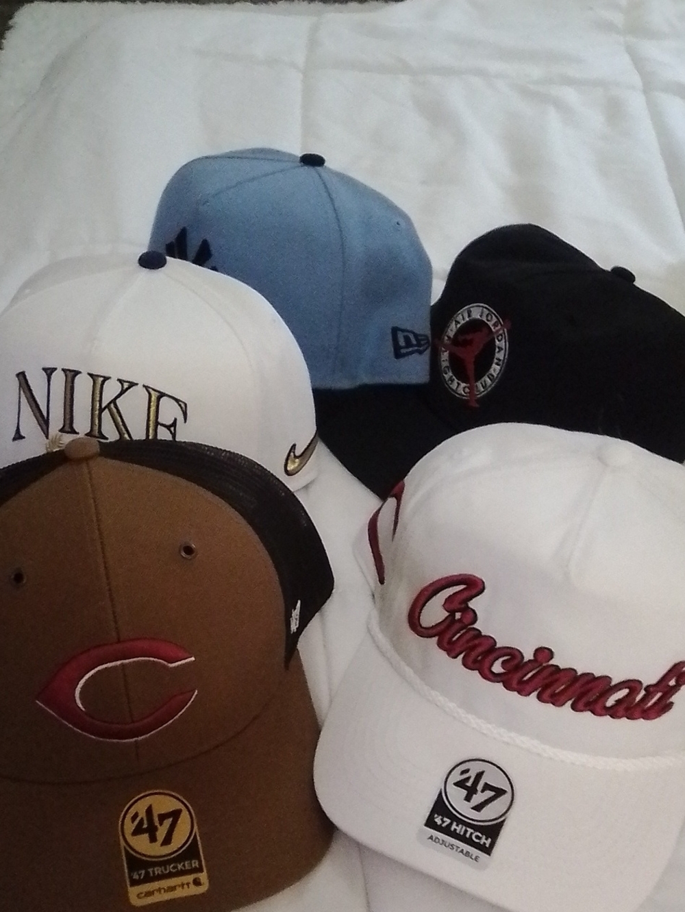 Nike White Baseball Cap with Embroidered Script and Gold Accent